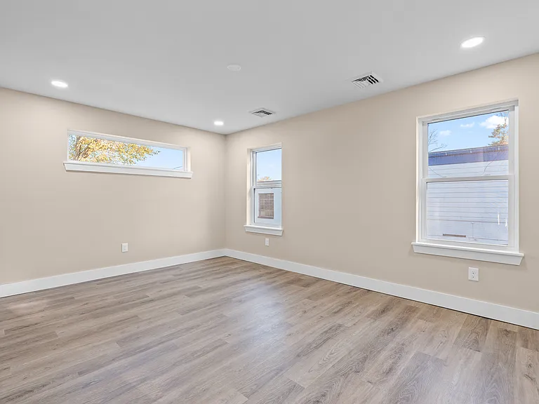 325 W Reliance Rd — Photo 28
