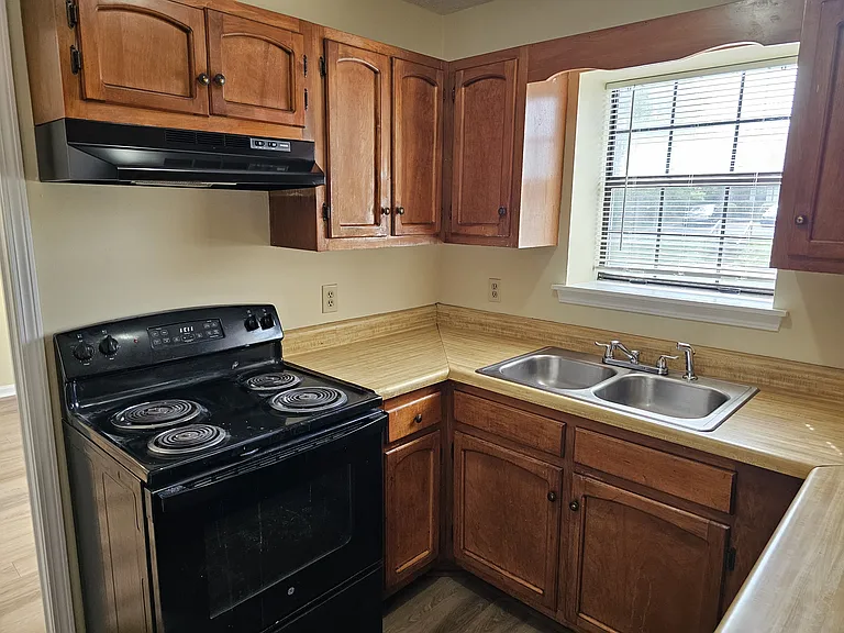 514 E Harden St #I — Photo 7