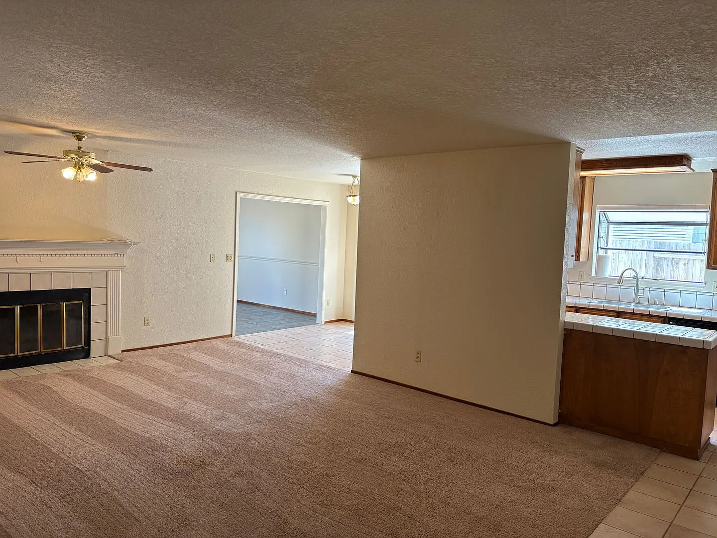 2 Bedroom, 2 Bathroom Home with a Den/Office — Photo 4