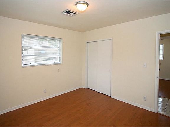 5th image of 2721 NW 16th Ct
