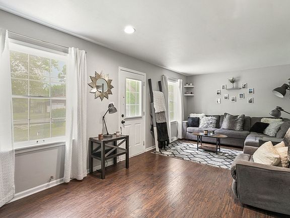 2nd image of 36889 N Oakwood Dr