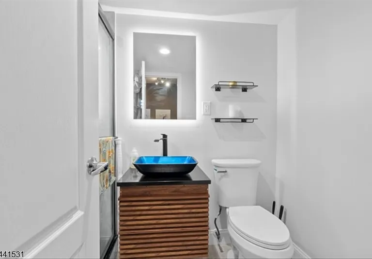 60 Parkway Dr E — Photo 15
