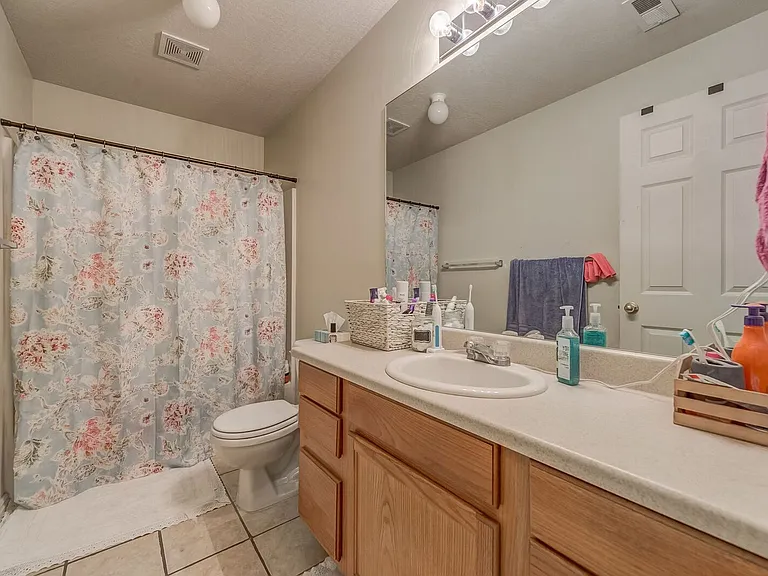 595 N University Ave #220 — Photo 8