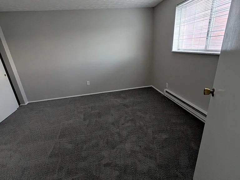 Alexandria Apts — Photo 8