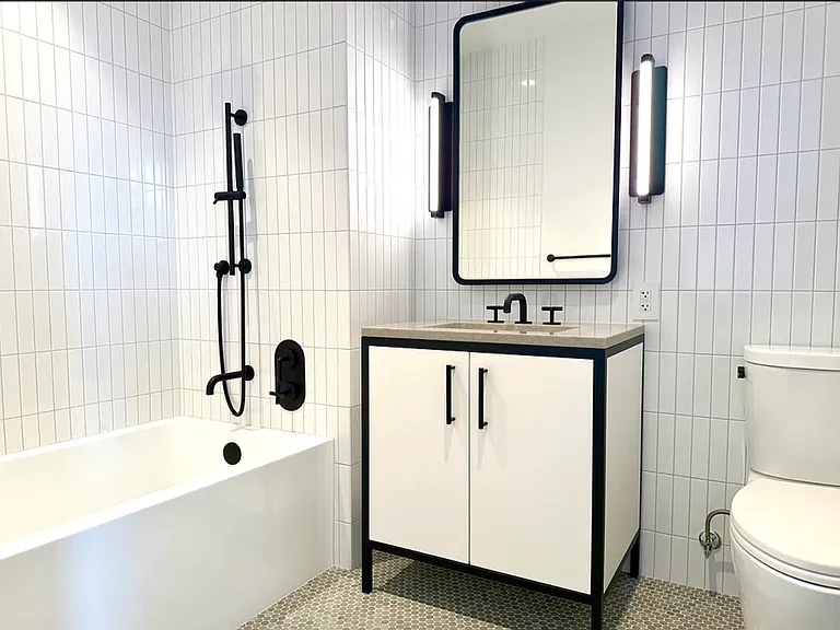 29 Huron St #8AE — Photo 5