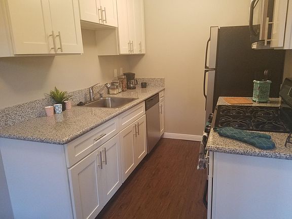 3rd image of 5254 E The Toledo APT 5