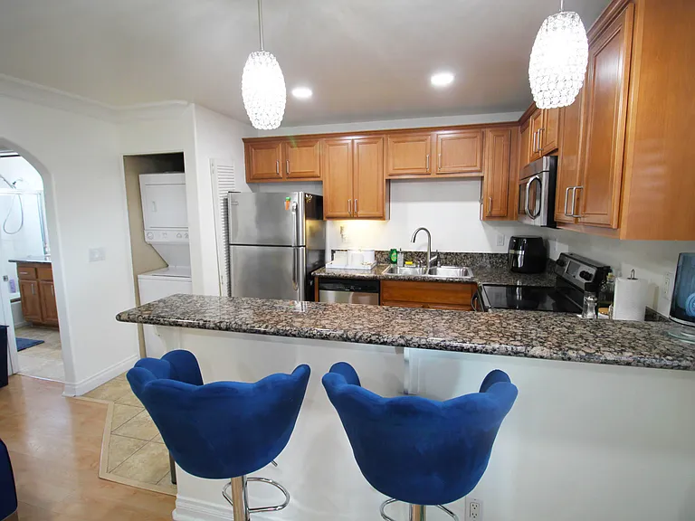 800 N Mollison Ave N #35 — Photo 3