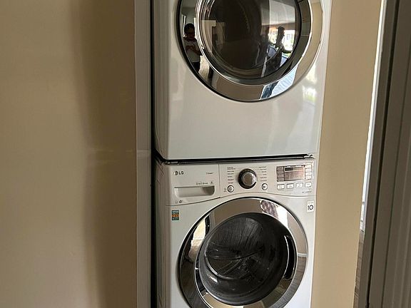 5th image of 252 Shadow Mountain Dr APT D8