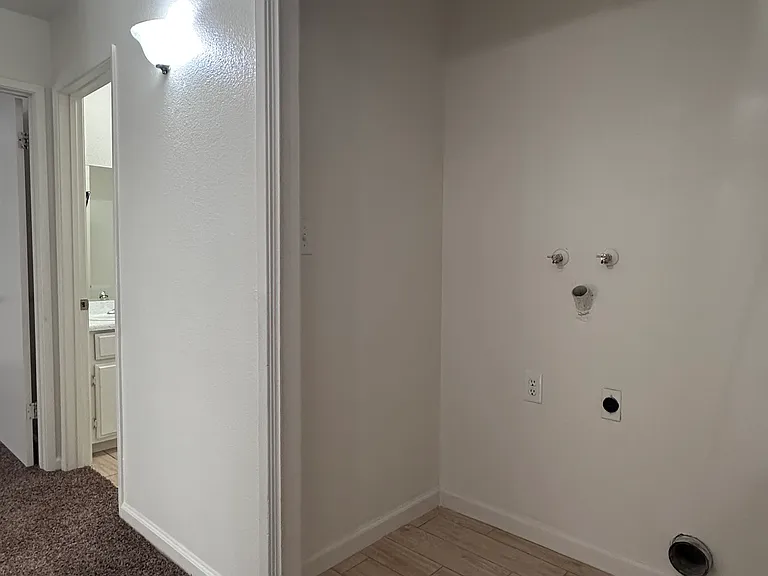 8001 Latham Ct #4 — Photo 9