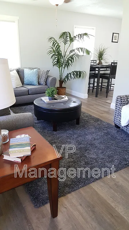 2 bed, 1.0 bath, $1,200 — Photo 3