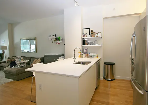 Rented by R New York | media 24