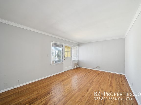 3rd image of 4949 Cahuenga Blvd