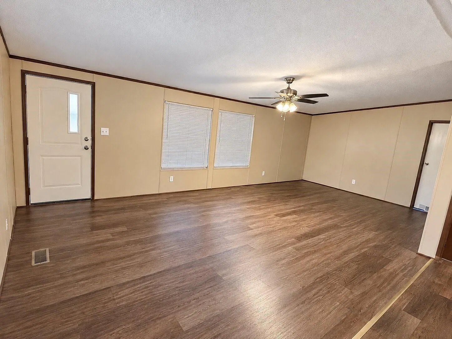 3 bed, 2.0 bath, 952 sqft, $1,650 — Photo 4