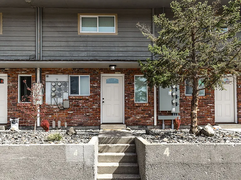 1345 N Devon Ave — Photo 1