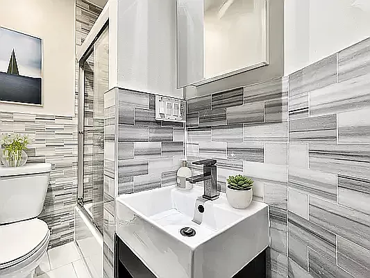 Rented by Vector New York, LLC | media 18