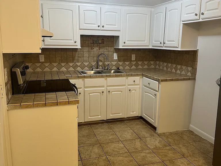 7911 Ebony Ct — Photo 5