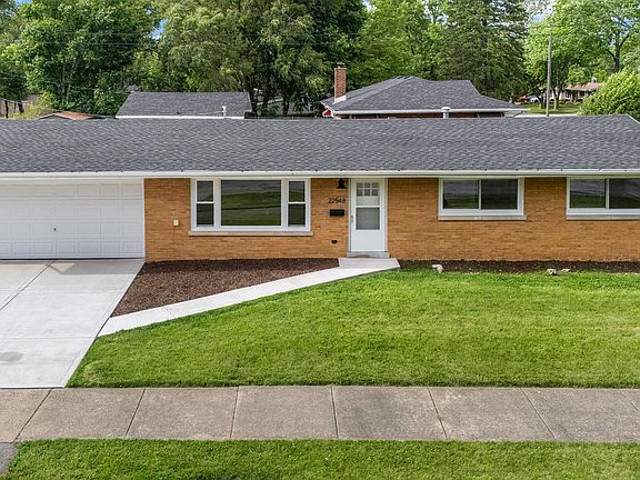 3rd image of 22548 Ridgeway Ave