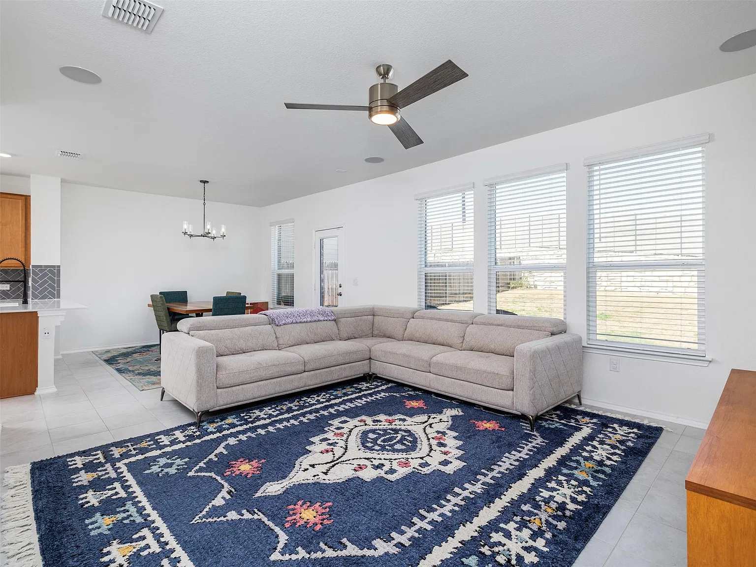 3 bed, 2.5 bath, 1782 sqft, $2,400 — Photo 4