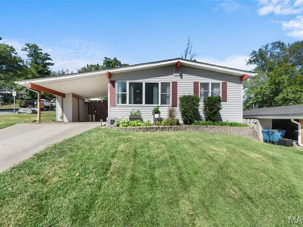 237 Chamberlin Dr, Ballwin, MO 63021