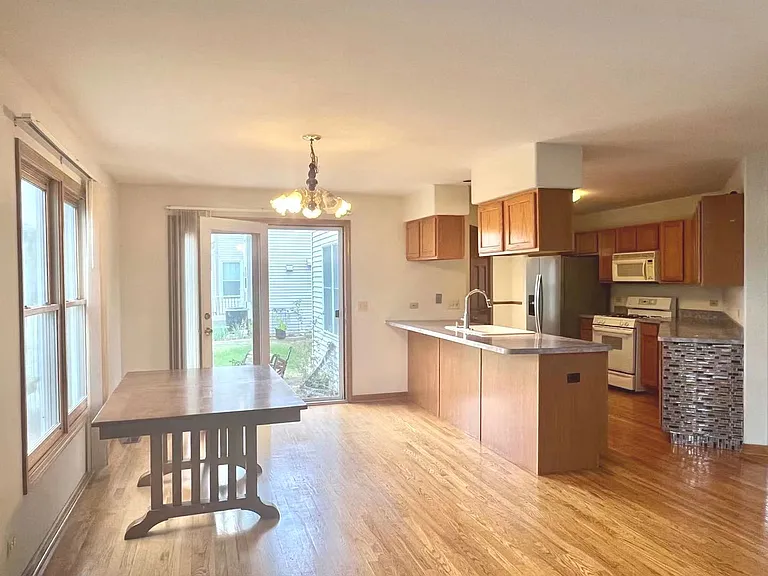 780 Sigmund Rd — Photo 7