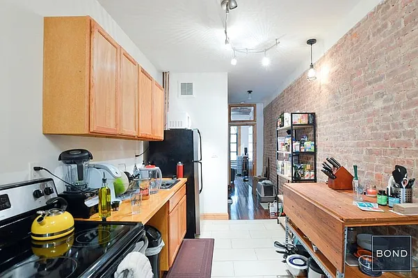 Rented by Bond New York | media 19