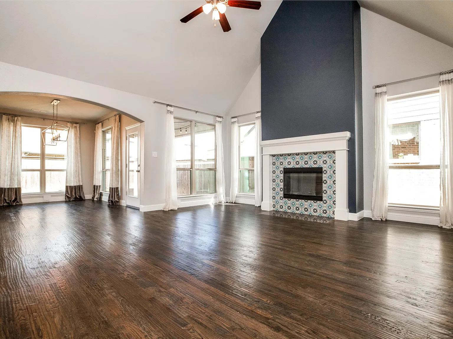 4 bed, 2313 sqft, $3,150 — Photo 2