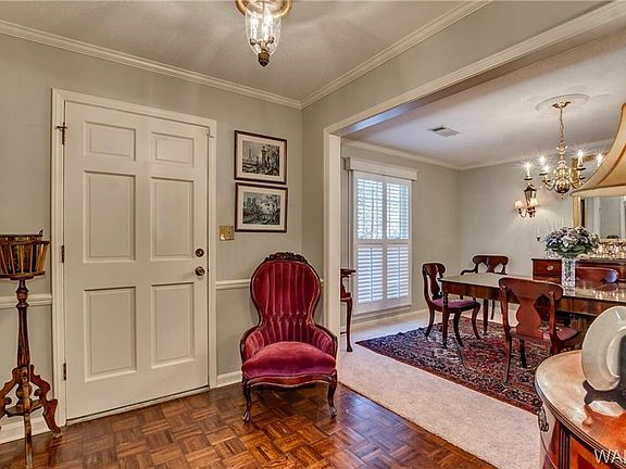3rd image of 623 Woodridge Dr