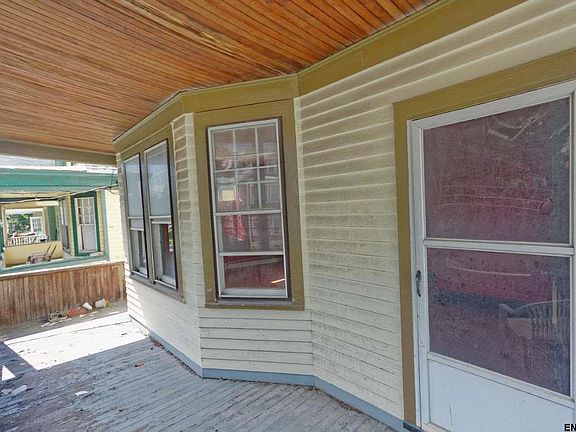 3rd image of 238 Morris St