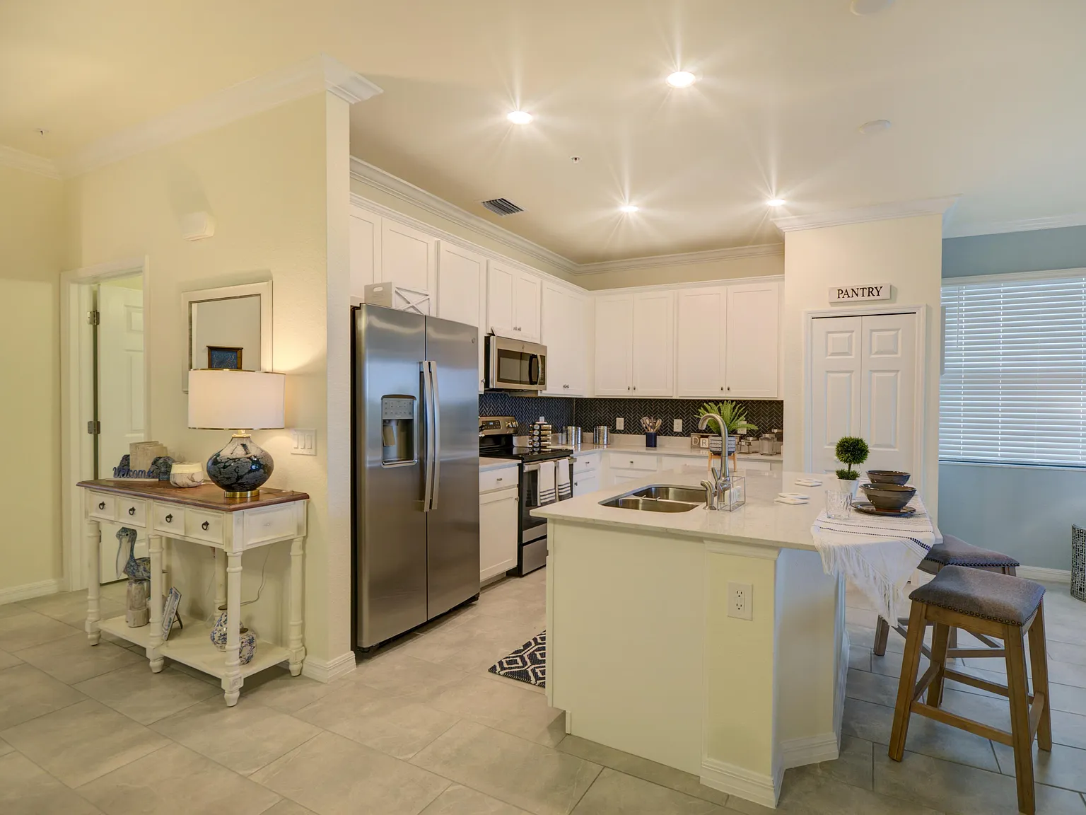 3 bed, 1284 sqft, $3,000 — Photo 2