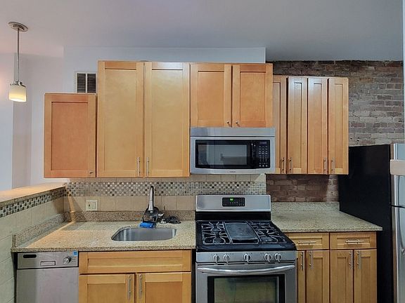 5th image of 241 E 111th St APT 7