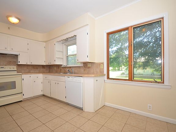 3rd image of 257 Prairie Dr