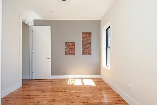 Rented by Evergreen Apartments BK | media 50