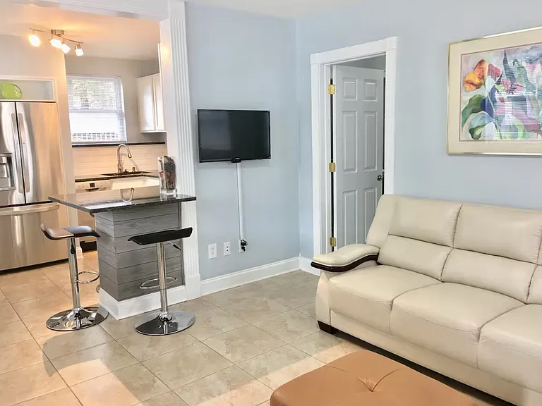 1687 Glendale St — Photo 4