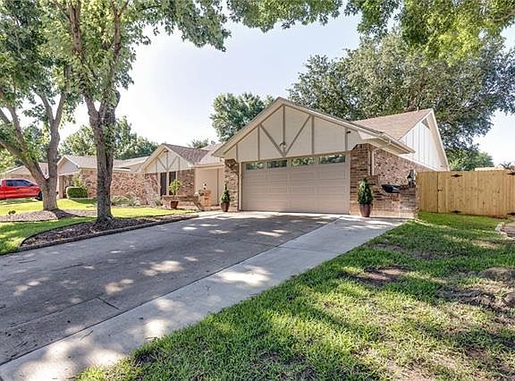 3rd image of 2808 Live Oak Ln