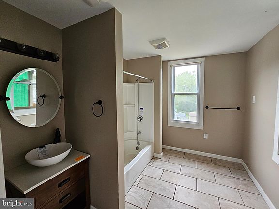 4th image of 508 W Market St