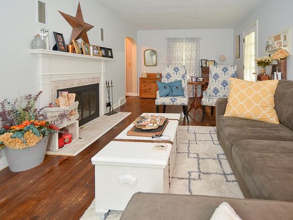 260 E Emmett St-104