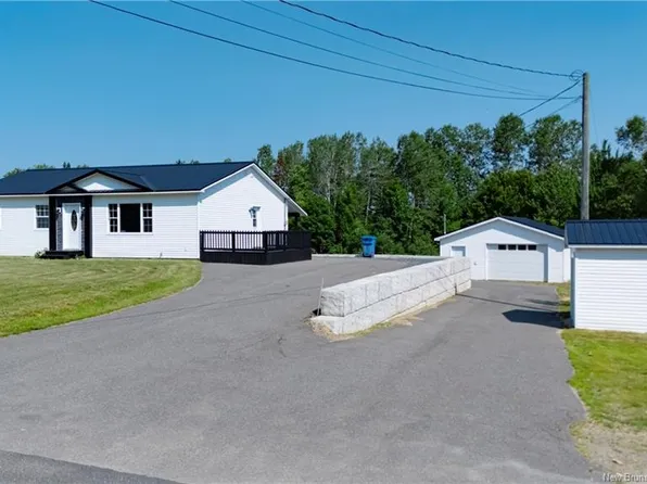 107 Main St, Doaktown, NB E9C 1B2