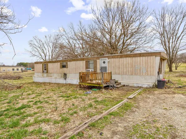 1015 Center Dr, Bismarck, MO 63624