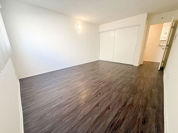 4th image of 11018 Moorpark St APT 208
