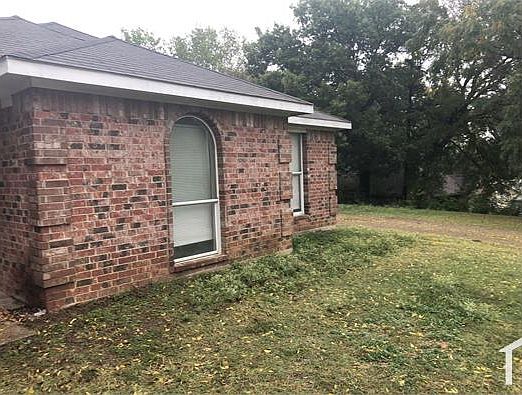 2nd image of 539 Woodbine Ave