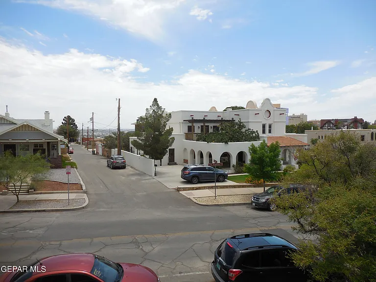 701 W Yandell Dr #8 — Photo 17