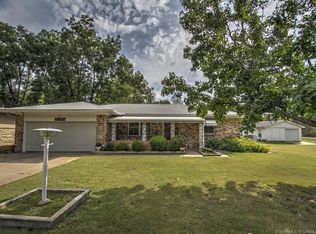 1952 S Santa Fe Ave, Bartlesville, OK 74003