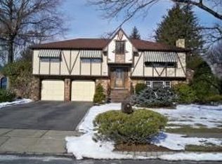 4 Fairfield Ct, Demarest, NJ 07627
