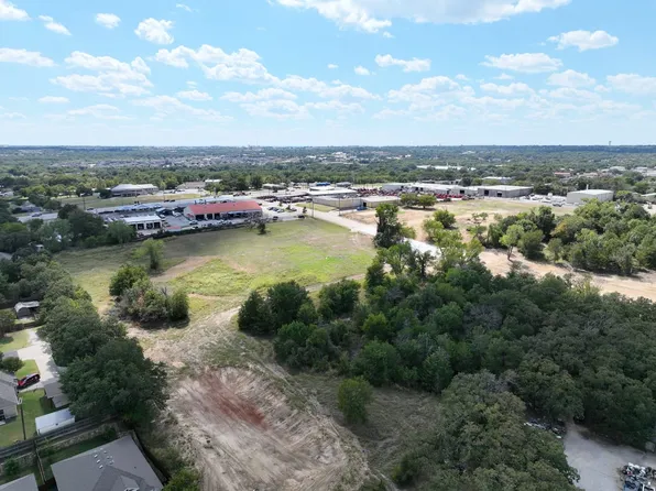 112 Industrial St, Weatherford, TX 76086