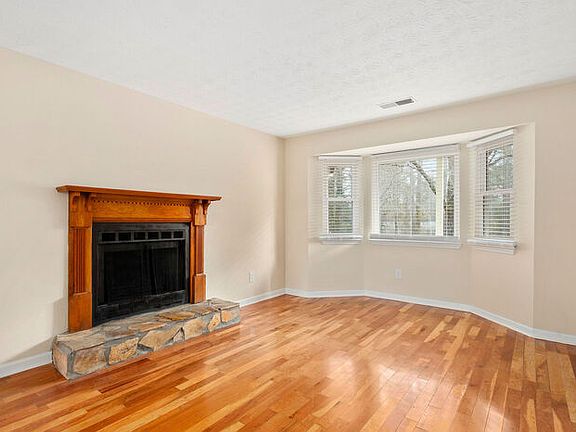 2nd image of 4050 Keheley Glen Dr NE