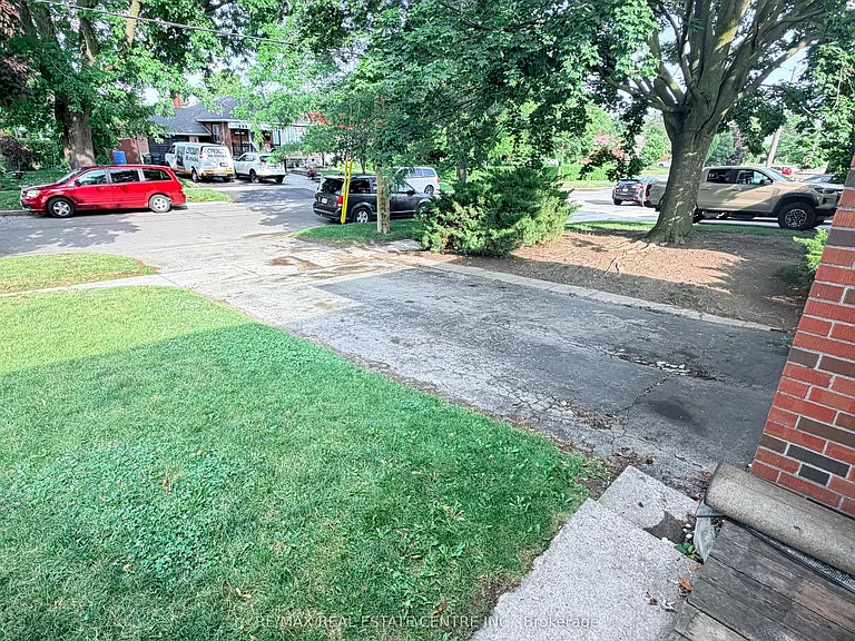 52 Sharbot Ave — Photo 16