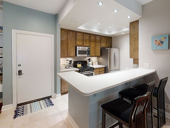 5th image of 12355 Chandler Blvd #106