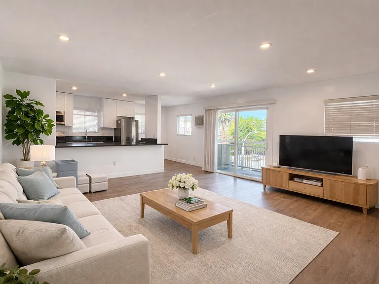6556 Lamirada Ave — Photo 6