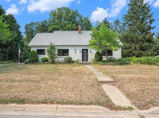 1097 Four Mile Rd NE, Grand Rapids, MI 49525