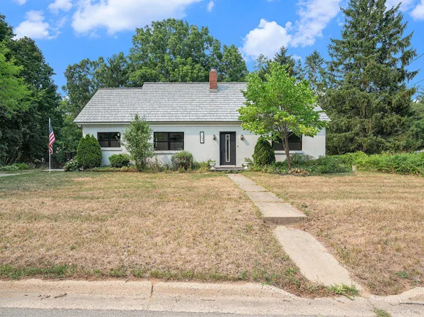 1097 Four Mile Rd NE, Grand Rapids, MI 49525